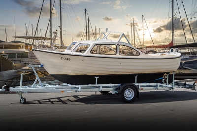 Przyczepy podłodziowe Blyss – sprawdzony sposób na bezpieczny transport łodzi